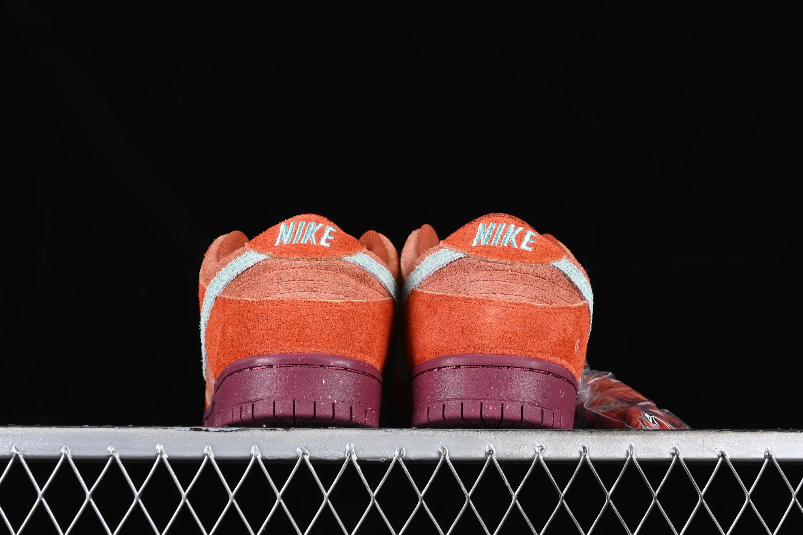 All Categories Nk SB Dunk Series Nk SB Dunk Low Low-top Sneakers Nk SB Dunk Low "Mystic Red" Burgundy Autumn and Winter SB Low-top Casual Sneakers DV5429-601